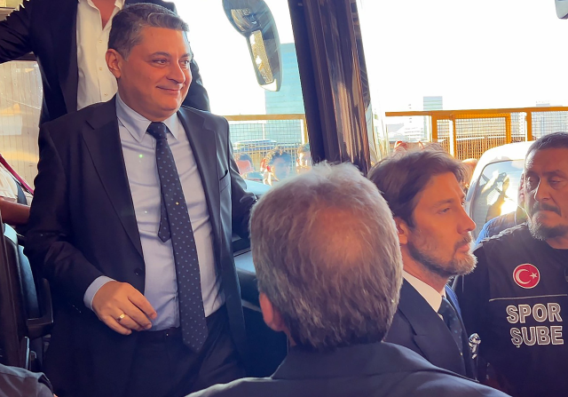 Galatasaray yönetimi, Fenerbahçe'ye zeytin dalı uzattı