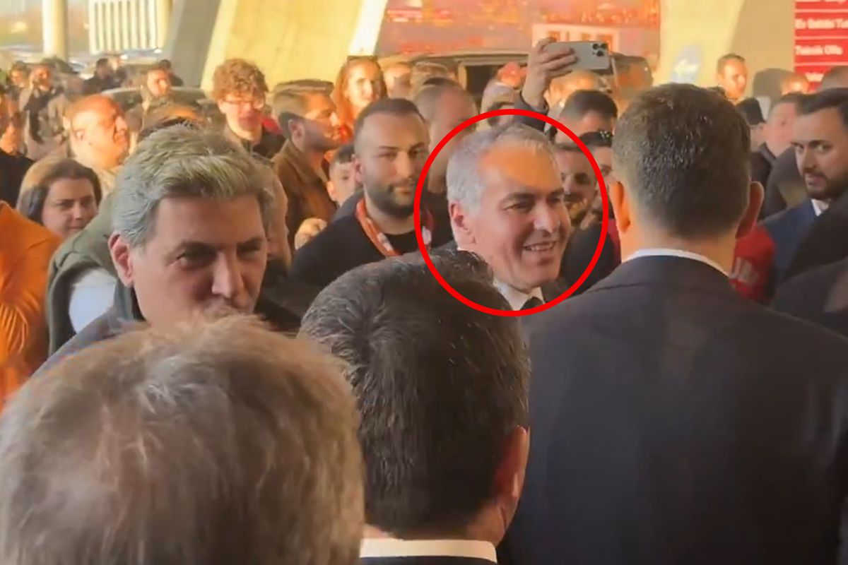 Galatasaray yönetimi, Fenerbahçe'ye zeytin dalı uzattı