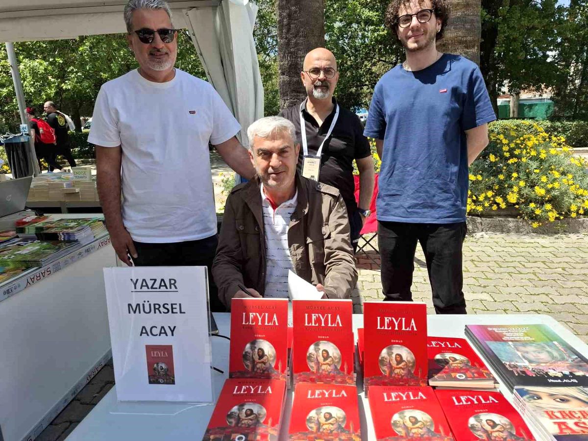 Mürsel Acay\'ın Romanı İzmir Kitap Fuarı\'nda İlgi Gördü