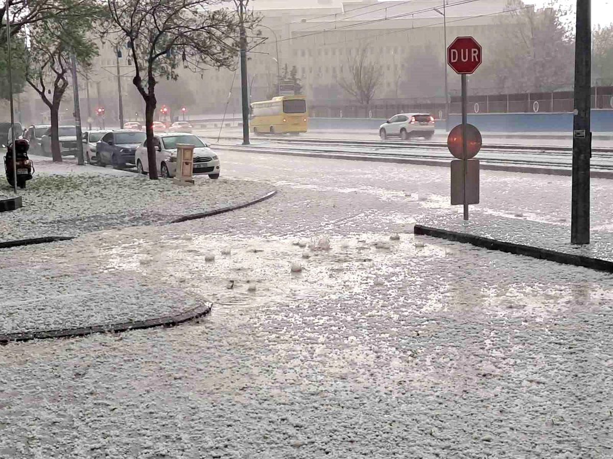 Gaziantep\'te Ceviz Büyüklüğünde Dolu Yağışı