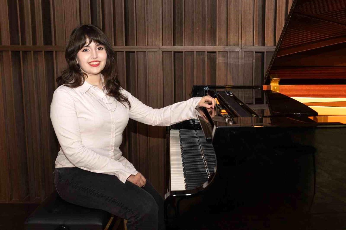 Efruz Fulin Dokur\'un Müzik Başarısı
