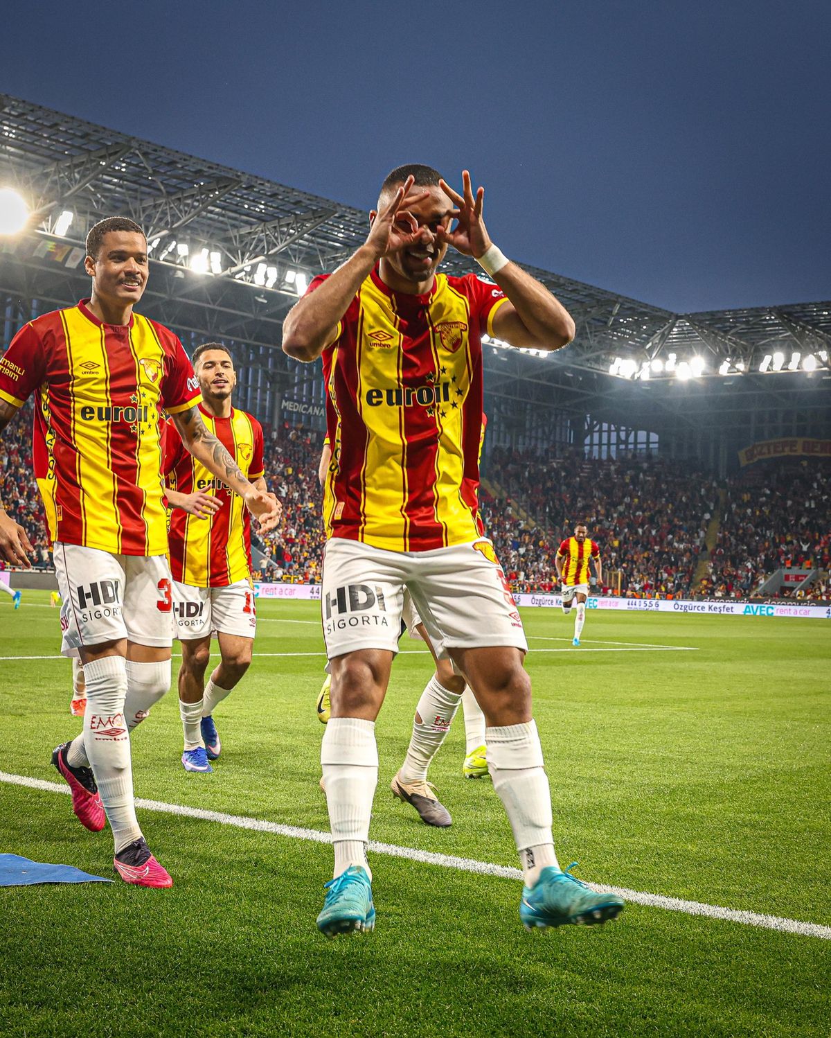 Göztepe, Antalyaspor\'u 2-0 Geçti