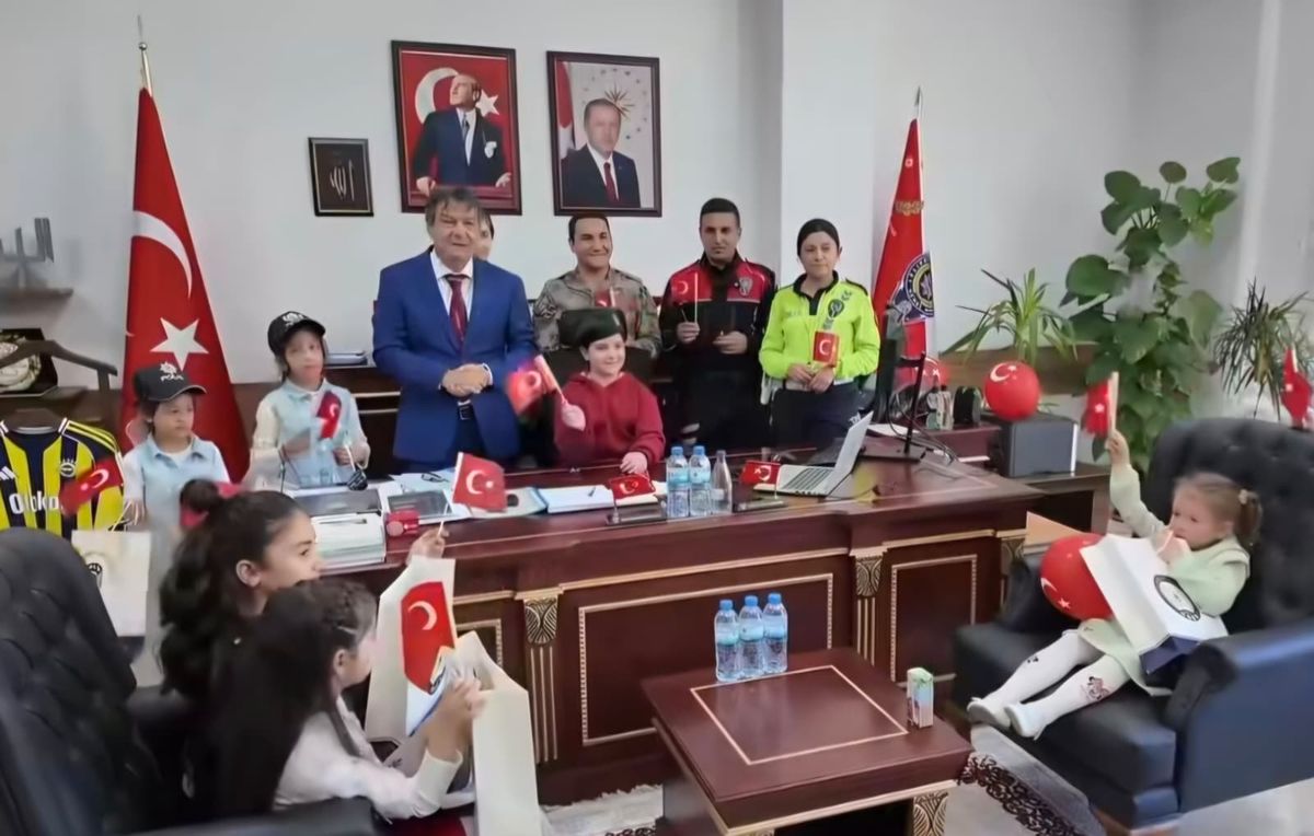 Hatay’da 23 Nisan’da valilik koltuğu çocuklara devredildi