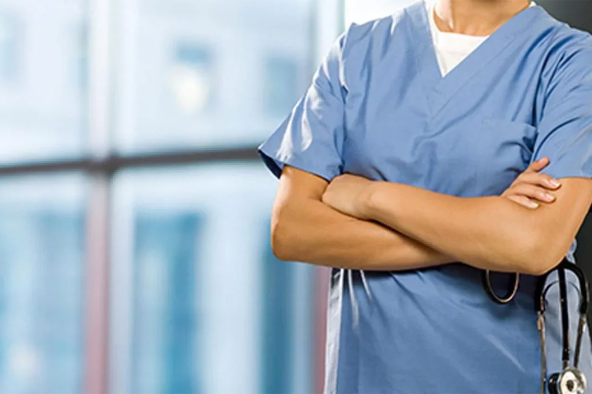 İngiltere\'de hastaneler personel açığı nedeniyle hemşireleri doktorların yerine kullanıyor