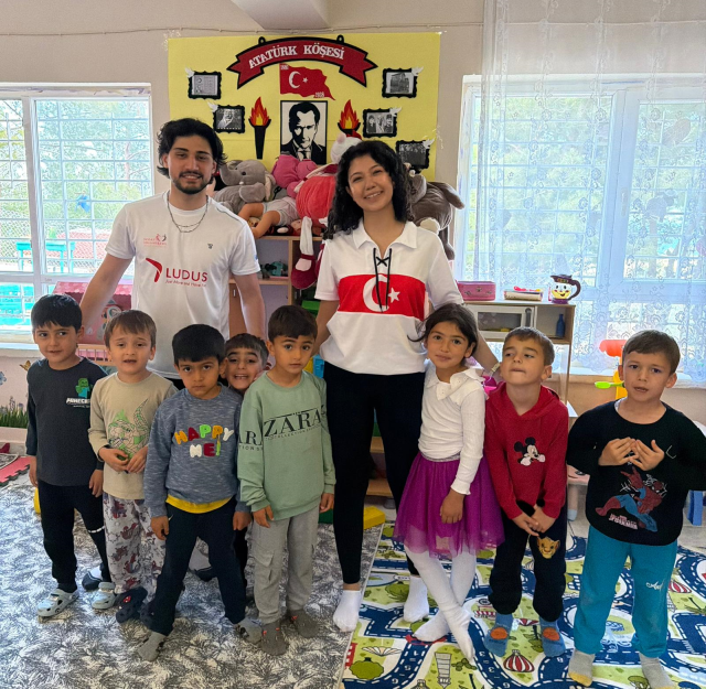 İstanbul Rumeli Üniversitesi’nden Hatay’daki orman okuluna anlamlı ziyaret