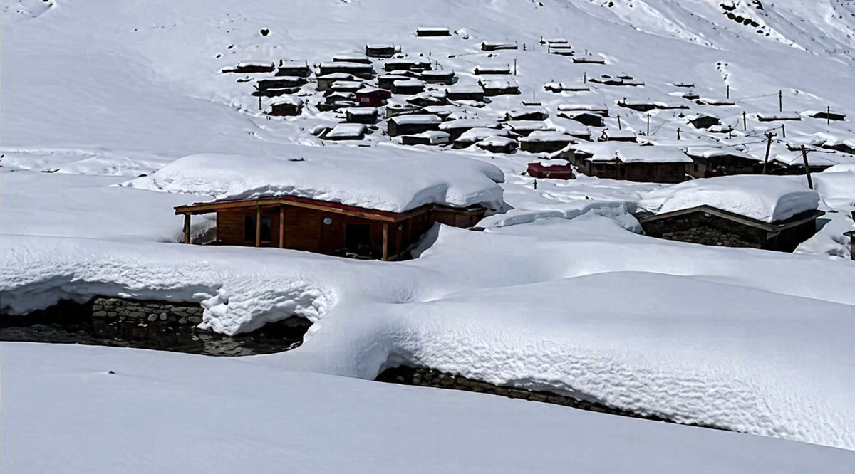 Kavrun Yaylası’nda nisan sürprizi: Kar kalınlığı 2 metreye ulaştı