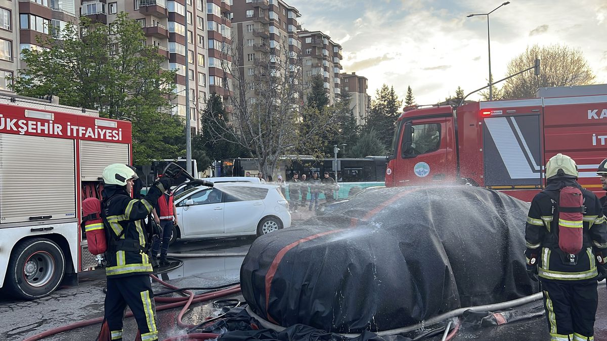 Kayseri\'de Elektrikli Araçta Yangın