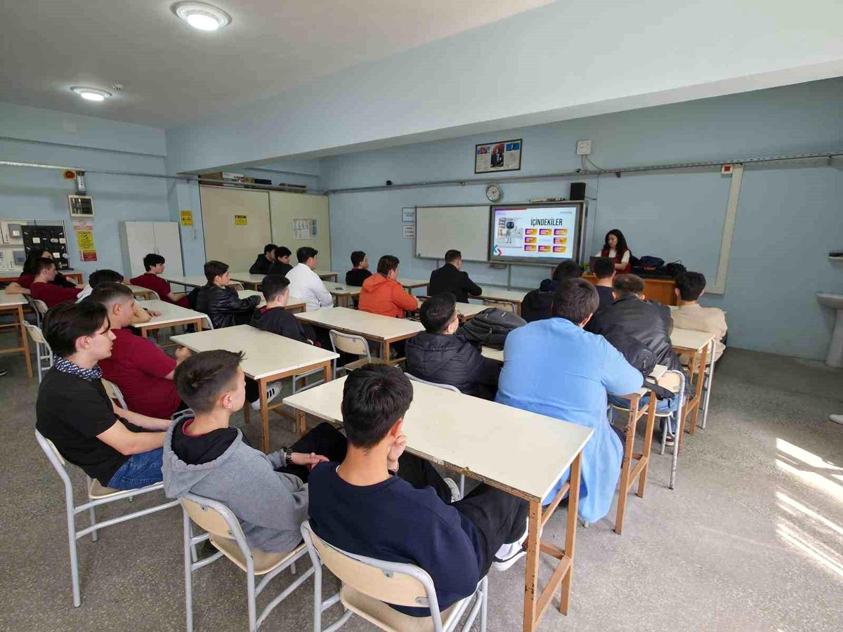 Gençler Dijital Yetenek Eğitimi Aldı