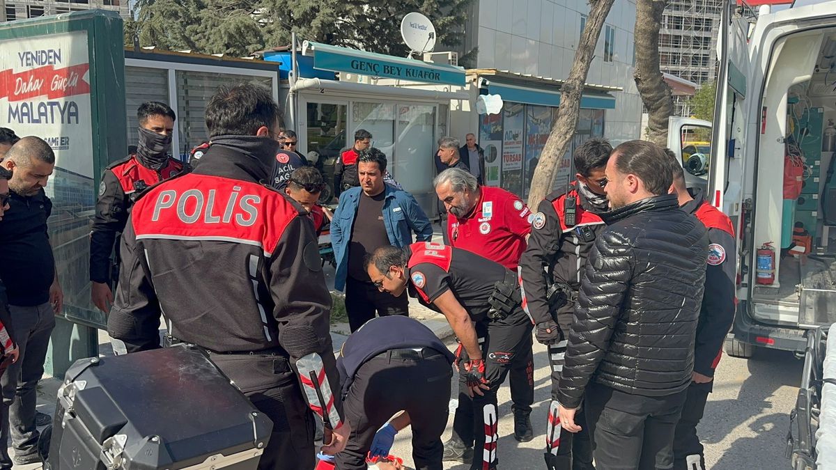 Malatya\'da Polis Motosikletine Çarpan Otomobil Kazası