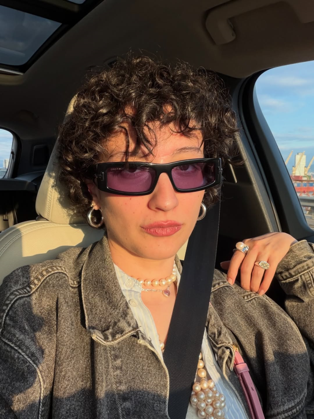 Melike Şahin'den yeni yaşa yeni imaj! Kullanıcılar ikiye bölündü