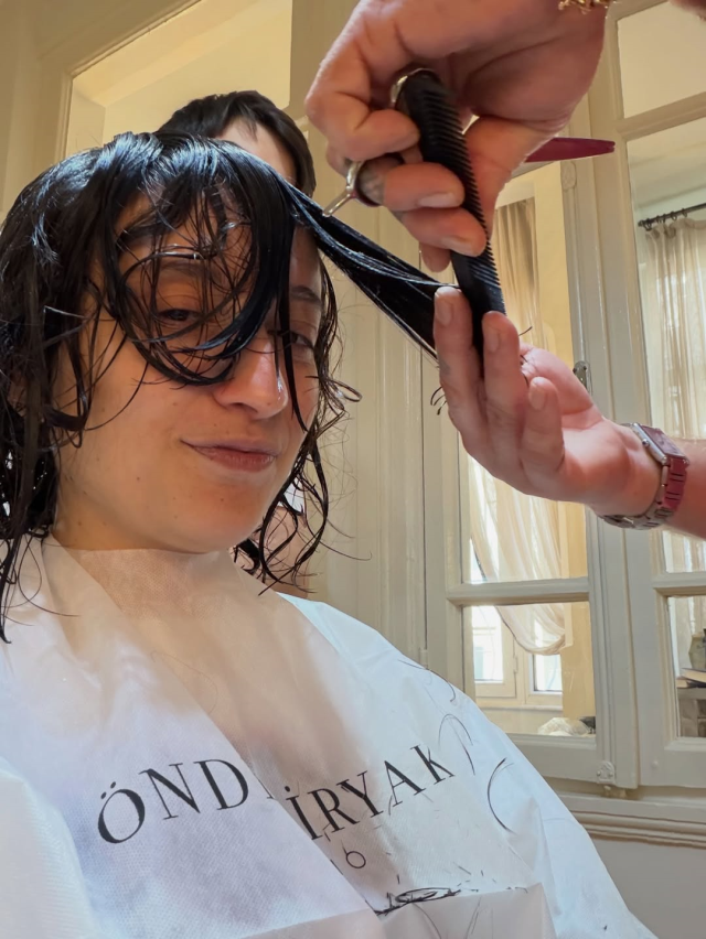 Melike Şahin'den yeni yaşa yeni imaj! Kullanıcılar ikiye bölündü