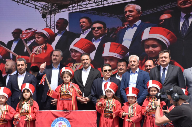 Minik mehteranlar Şahinbey Er Meydanı’nda alkış topladı