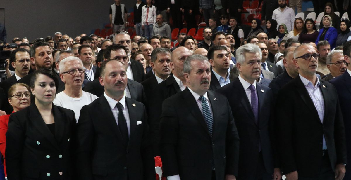 Destici\'den CHP\'ye Eleştiri