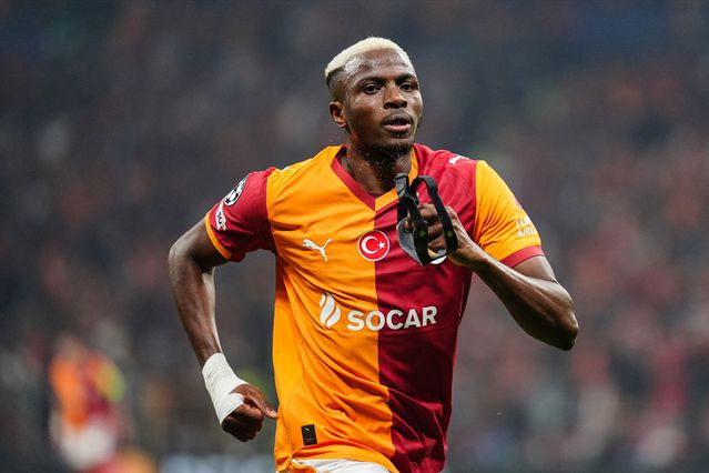Ne ayağıyla ne de kafasıyla! Osimhen bu kez de diziyle gol attı