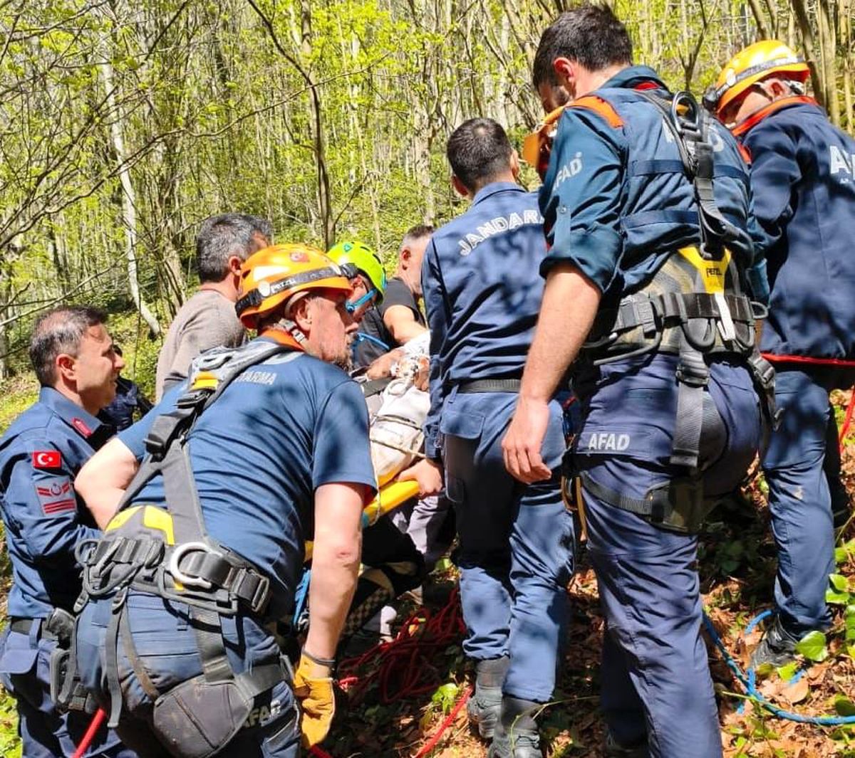 Kayalıklardan Düşen Şahıs Kurtarıldı