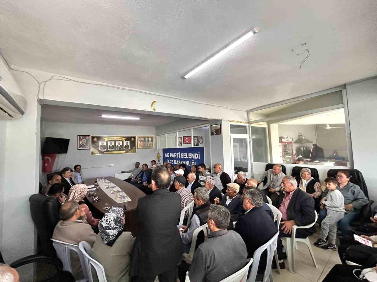 Selendi AK Parti\'de mahalle başkanları toplandı