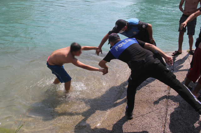 Sıcaklar etkisini artırmadan 3 kişi serinlemek isterken öldü