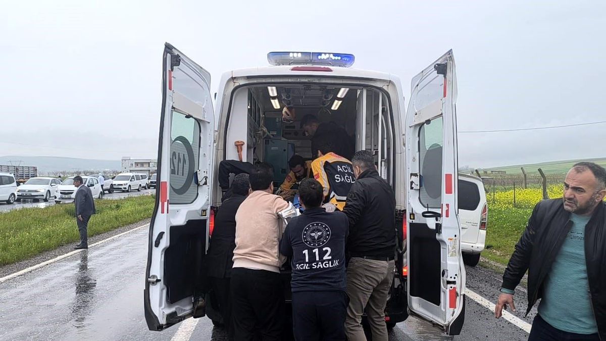 Siirt\'te Trafik Kazası: 2 Ölü, 3 Yaralı