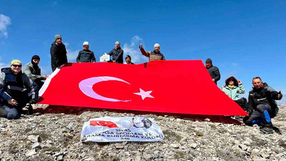Sivas\'ta Dağcılar Tecer Dağı\'na Tırmandı