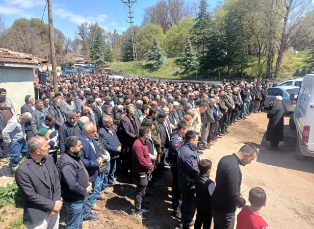 21 yaşındaki gencin acı sonu: Cenaze namazı araçtan indirilmeden kılındı