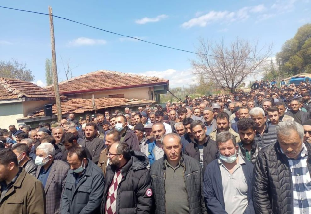 21 yaşındaki gencin acı sonu: Cenaze namazı araçtan indirilmeden kılındı