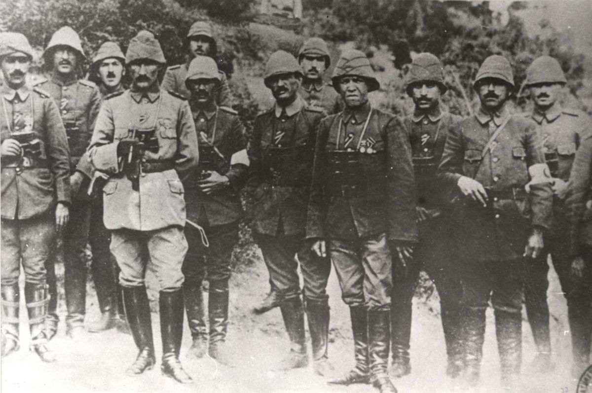 57\'nci Alay Sancağı için yapılan madalya törenine ait arşiv belgeleri ortaya çıktı