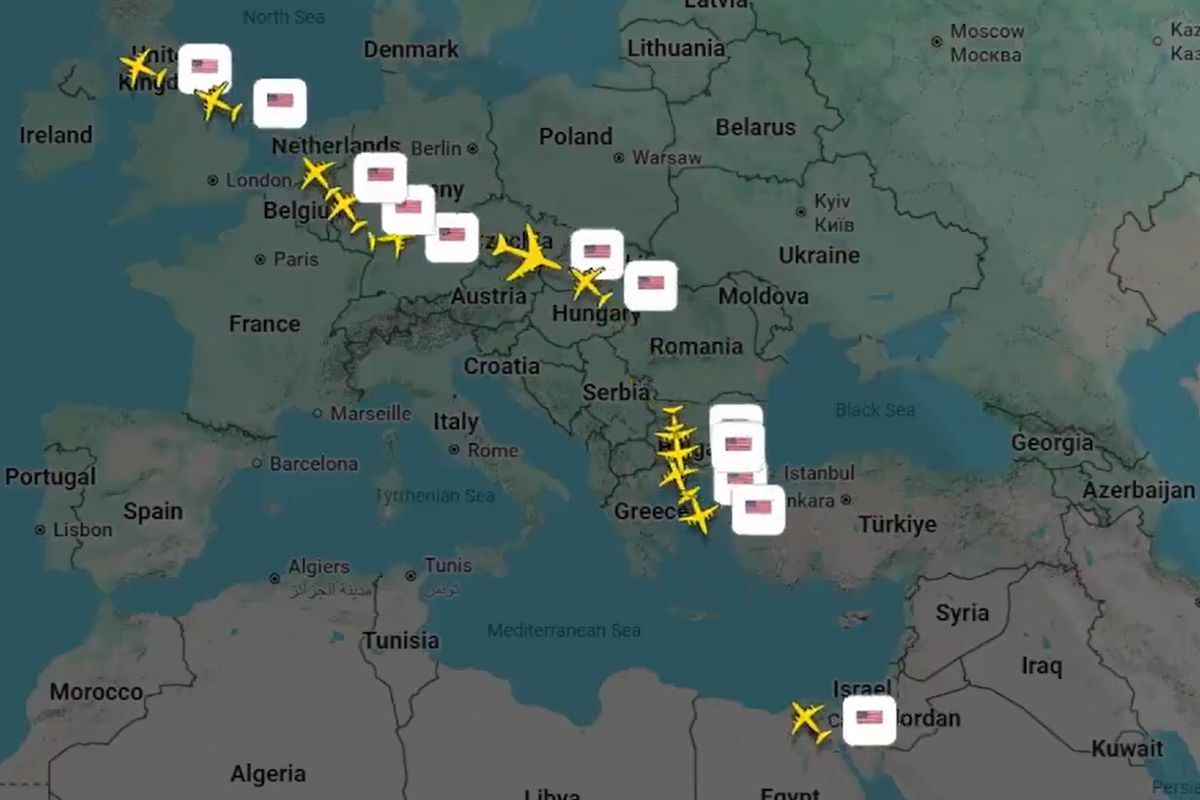 ABD, BAE ve Katar\'daki üslerine gece boyunca askeri sevkiyat gerçekleştirdi