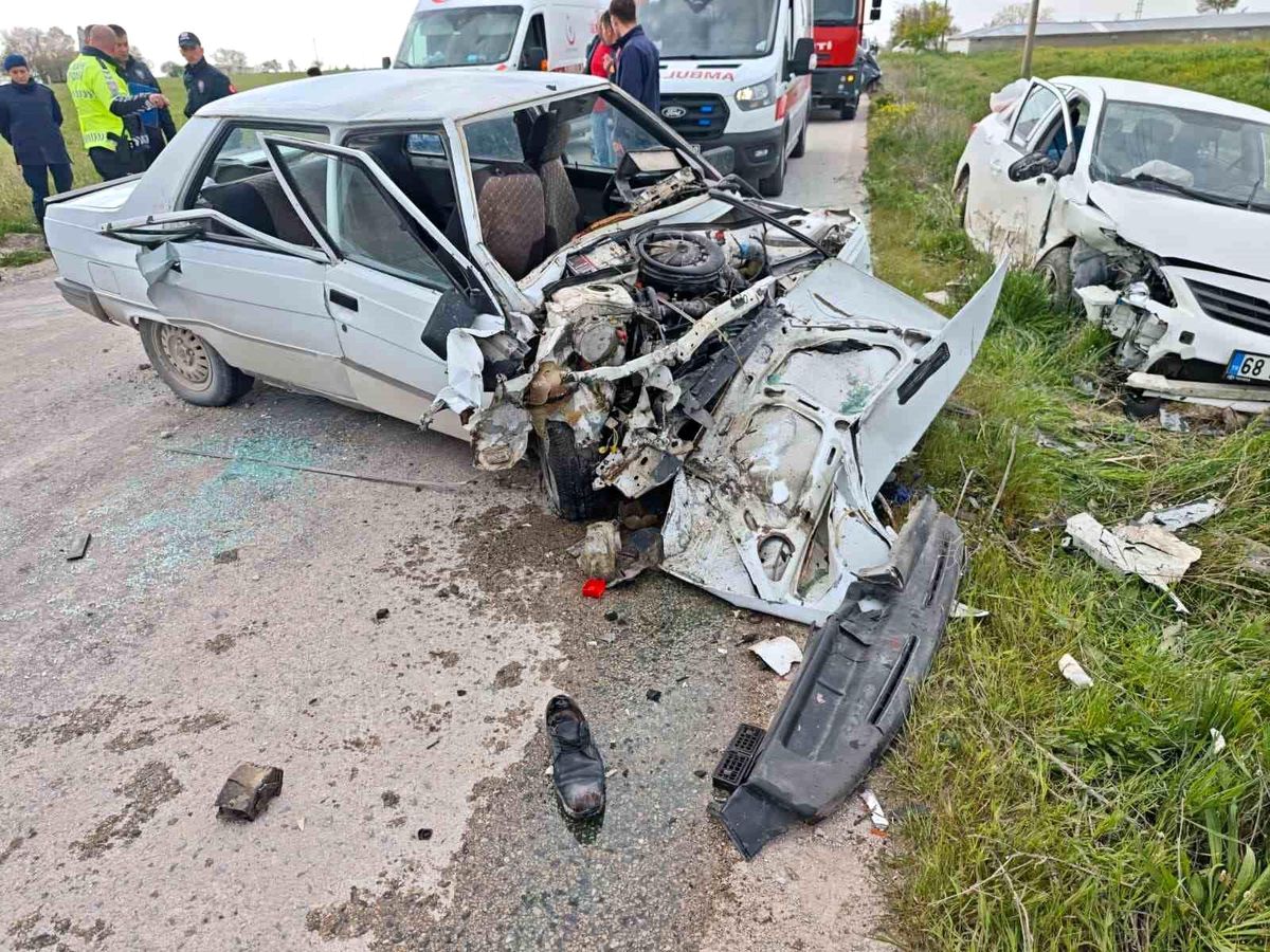Aksaray\'da Trafik Kazası: 4 Yaralı