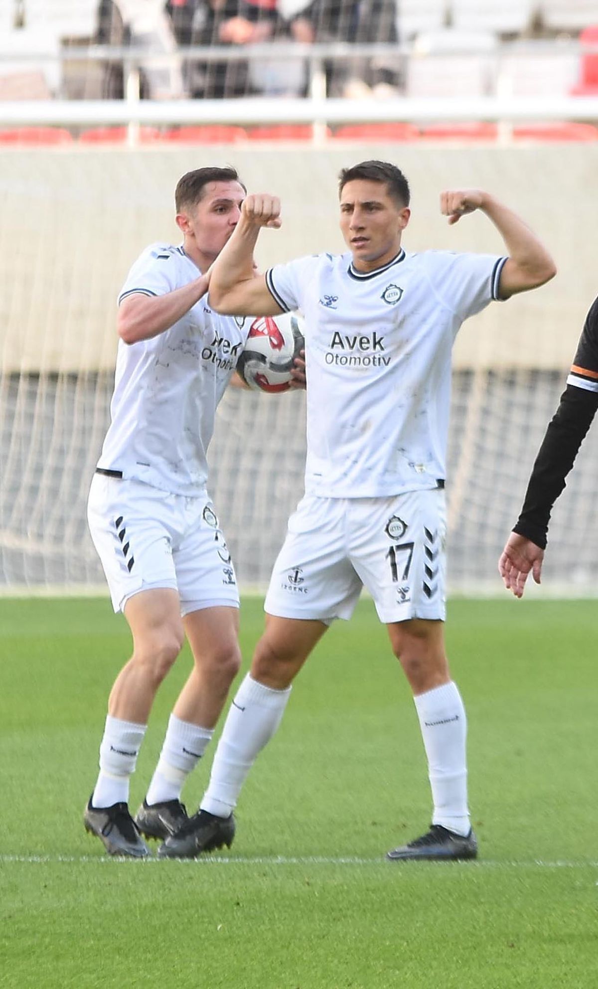 Altay\'da Ünal Alihan Kavlak Sakatlandı