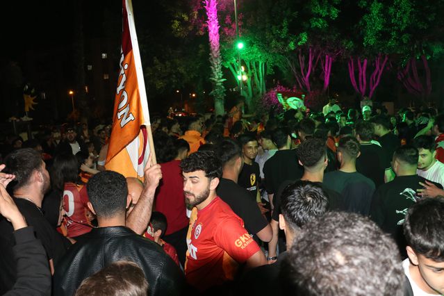 Antalya’da derbiyi izleyen Galatasaray taraftarı bıçaklı saldırıda yaralandı