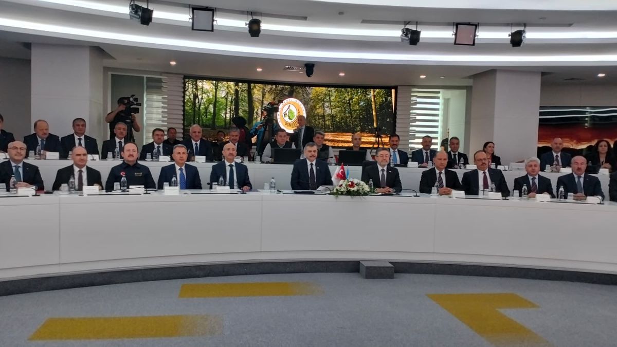 Bakan Yumaklı: Yangınlara havadan müdahale kapasitemizi 462 tona ulaştırdık