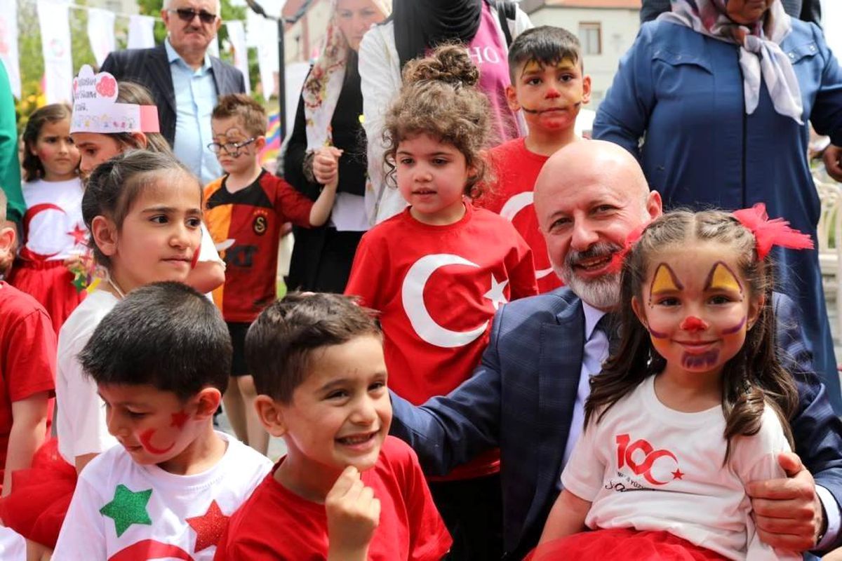 Başkan Çolakbayrakdar\'dan çocuk şenliğine davet