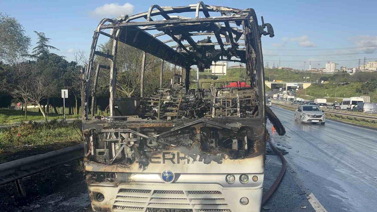 Bayrampaşa\'da Minibüs Yangını
