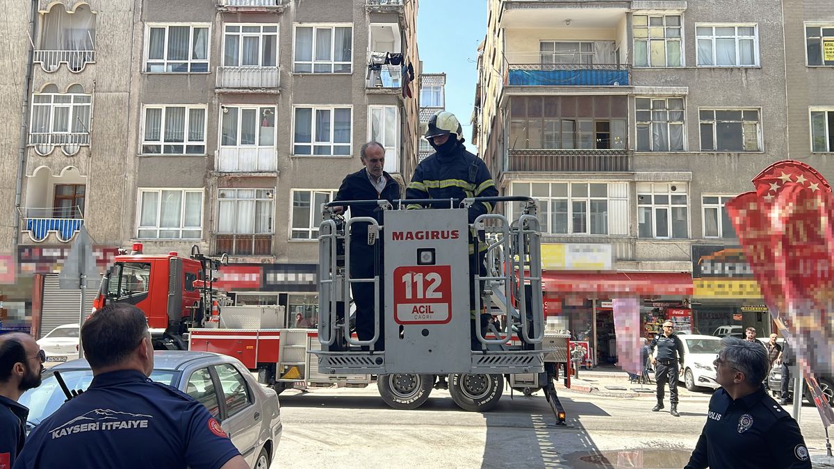 Kayseri\'de Yangın: 5 Kişi Kurtarıldı