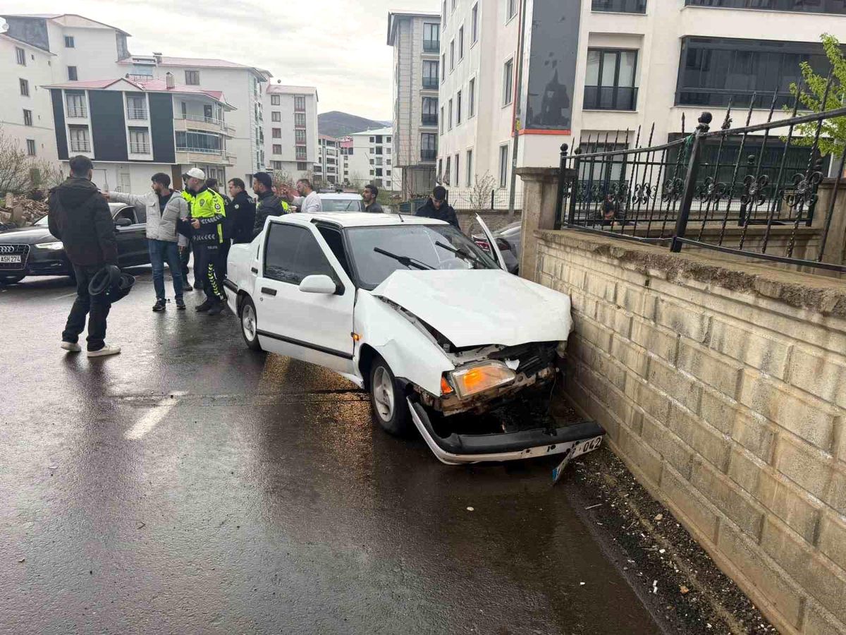 Bingöl\'de Trafik Kazası: 2 Yaralı