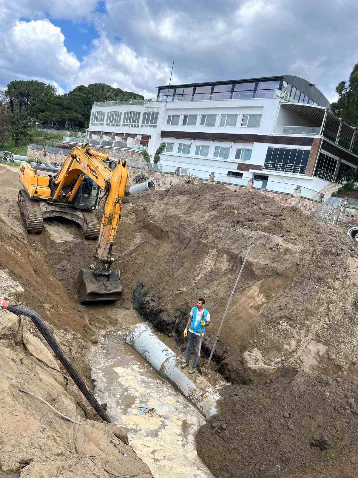 Burhaniye\'de sezon öncesi Ören Plajında alt yapı çalışmalarına başlandı