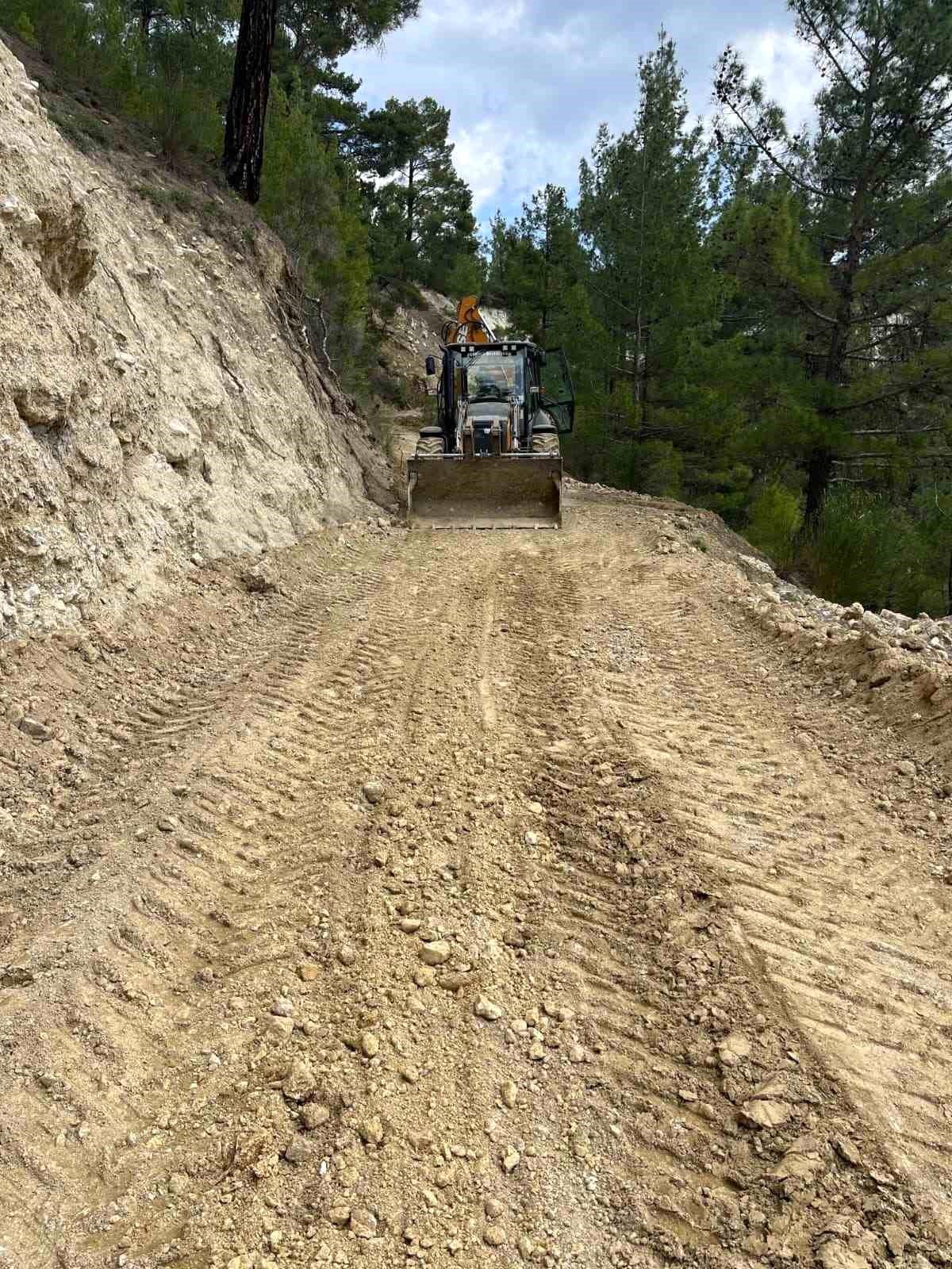 Çameli Belediyesi\'nden arazi yollarında yoğun mesai