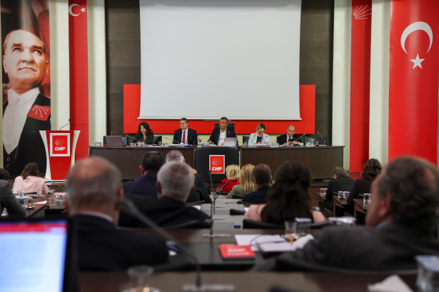 CHP'de ihraç edilenler partiye dönüyor