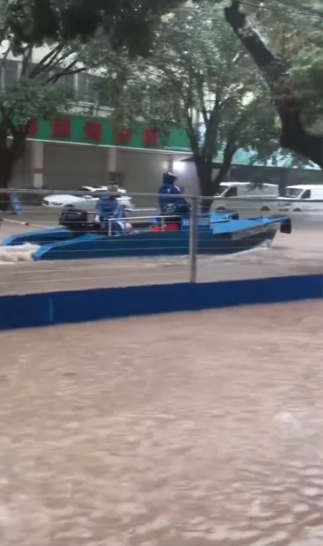 Çin'in Qinzhou şehri tamamen sulara gömüldü