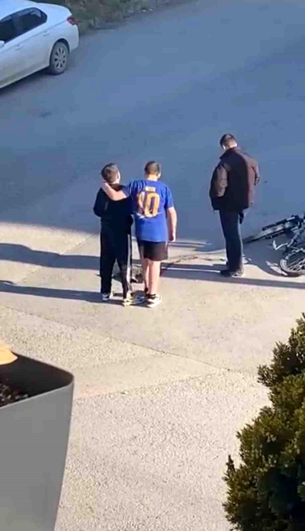 Yaralı Kediye Çocuklardan Duyarlı Müdahale