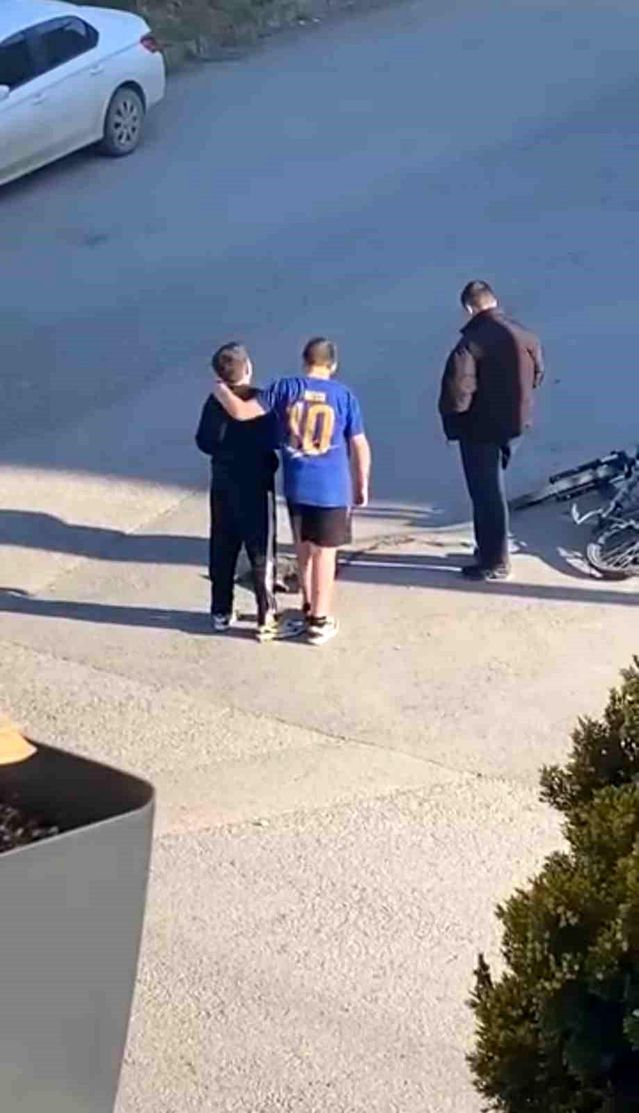 Yaralı Kediye Çocuklardan Duyarlı Müdahale