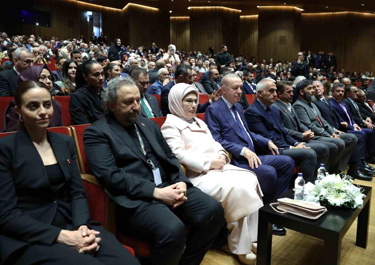 Cumhurbaşkanı Erdoğan İstanbul\'da film galasına katıldı