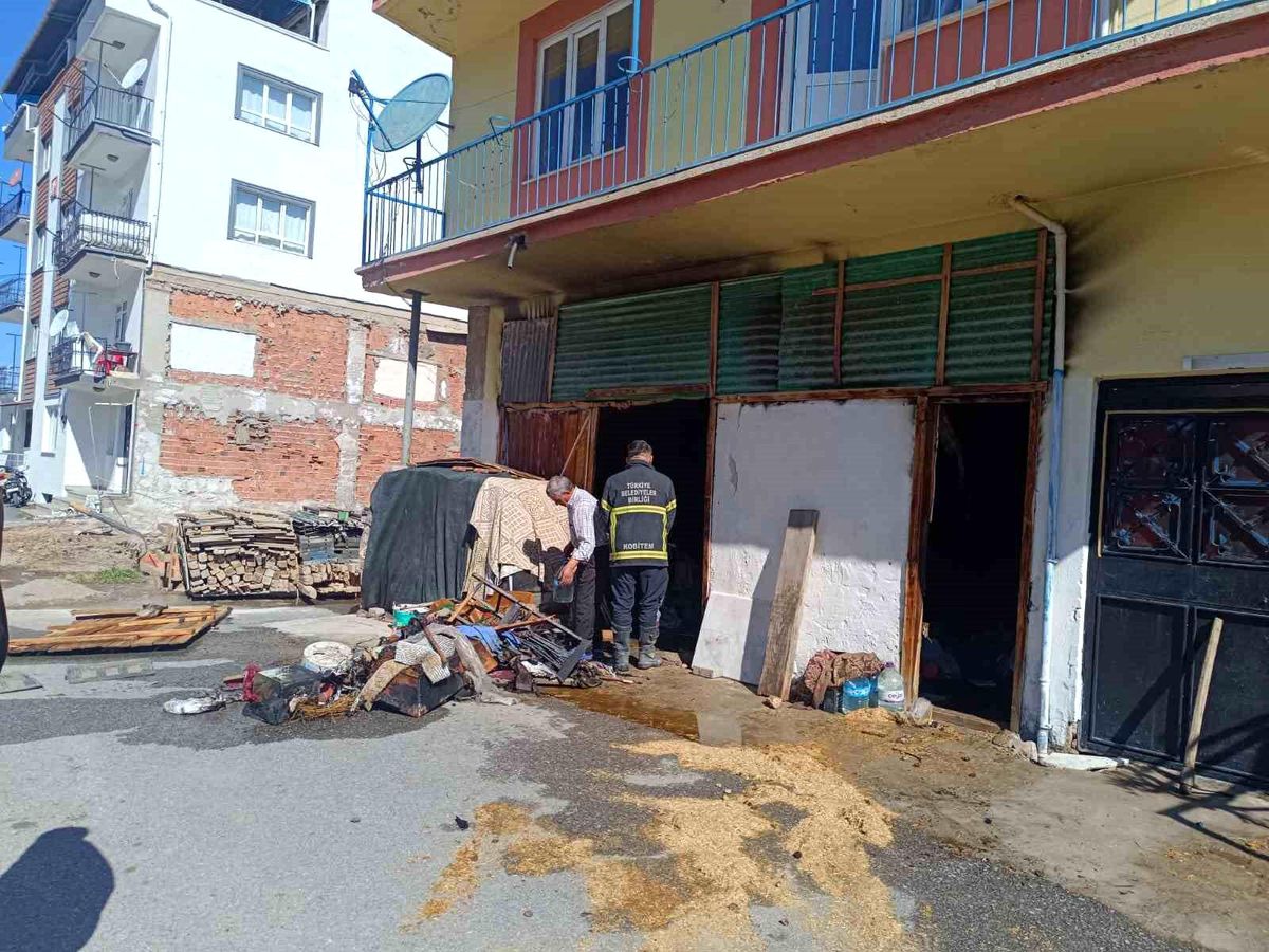 Depoda çıkan yangın büyümeden söndürüldü