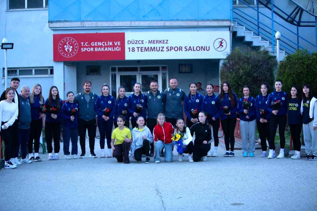 Düzce 1907 Spor Kadın Voleybol Takımı 2. Lige Yükseldi
