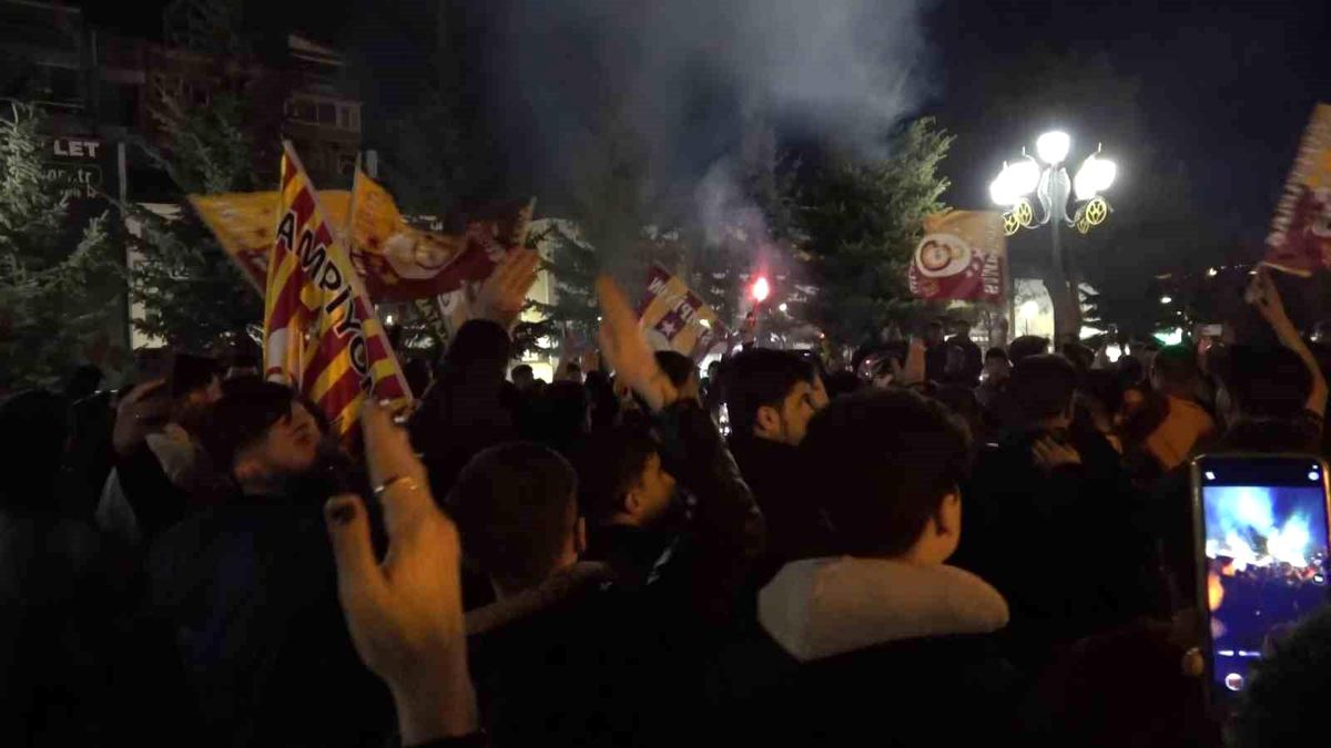 Galatasaray Fenerbahçe\'yi 3-0 Yendi