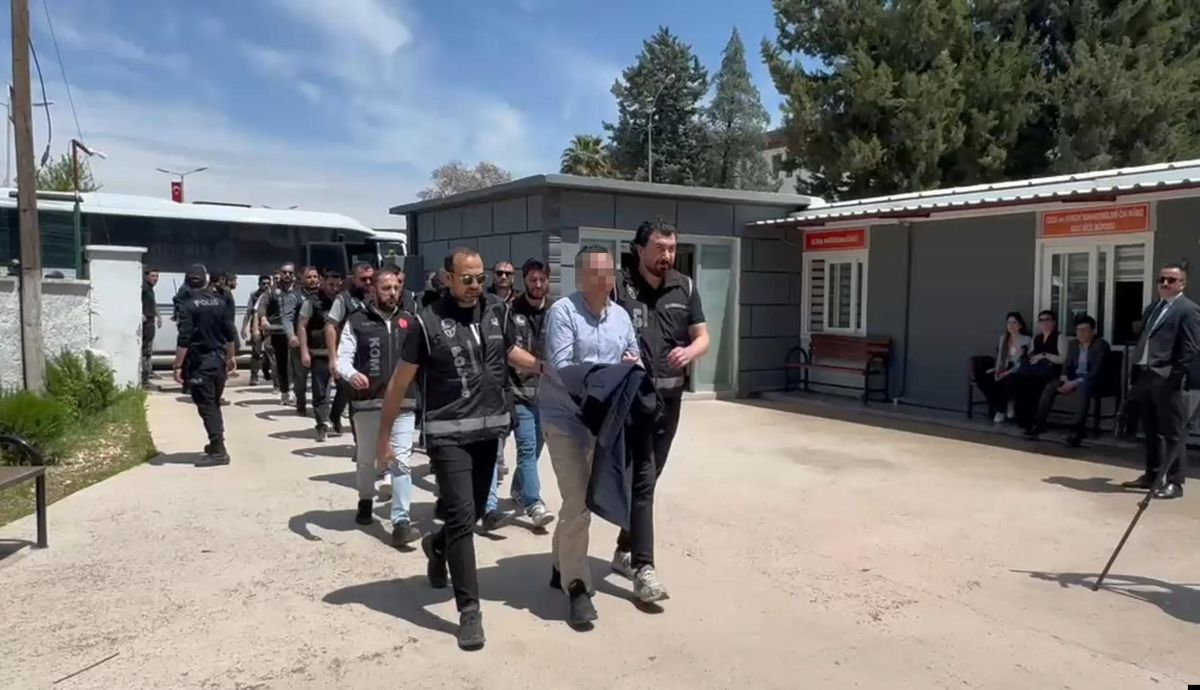 Eski Halfeti Belediye Başkanı Şeref Albayrak, adliyeye götürülürken böyle bağırdı