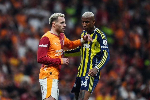 Fener taraftarı derbi sonrası Aziz Yıldırım'ın adını haykırdı