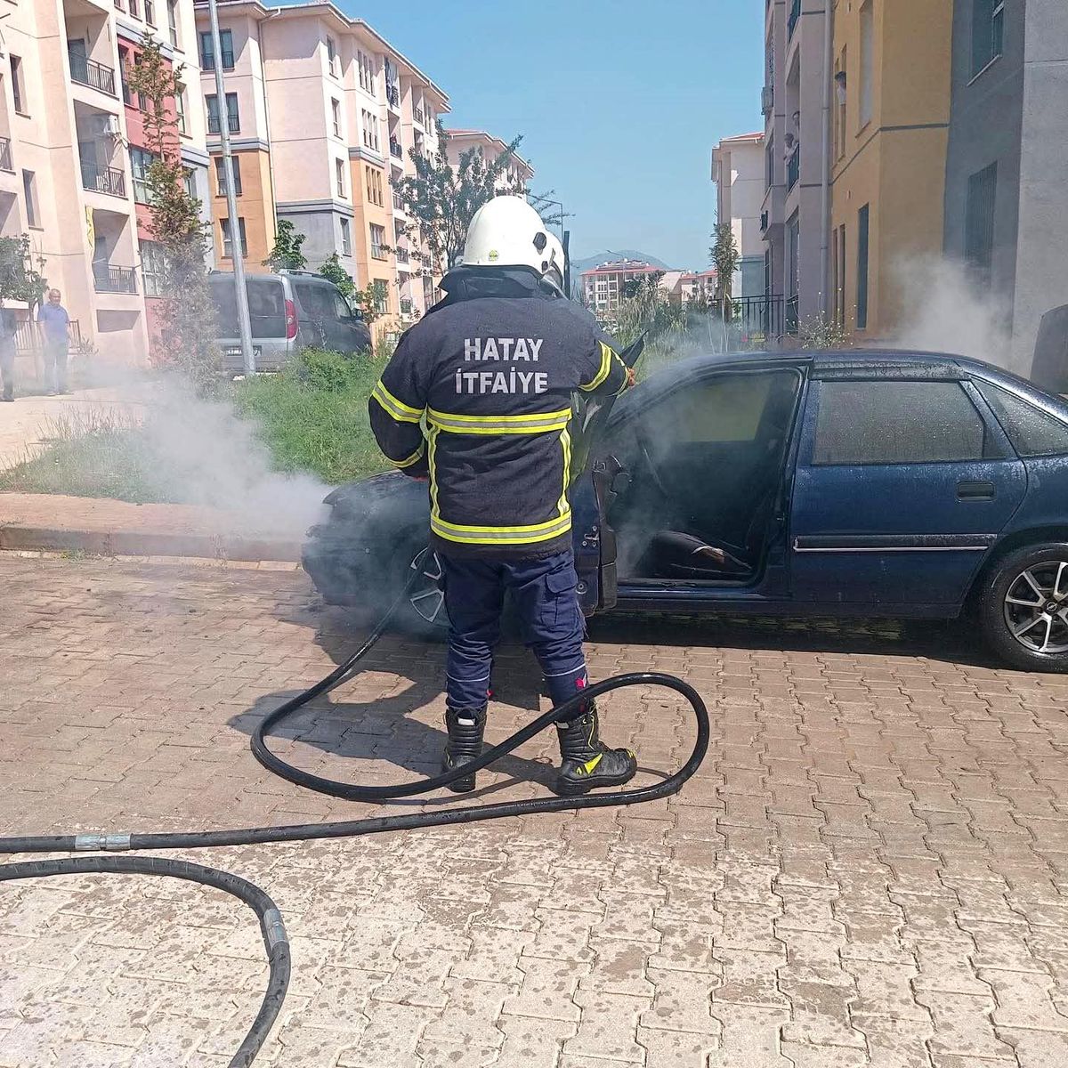 Hatay\'da Otomobil Yangını Kontrol Altına Alındı