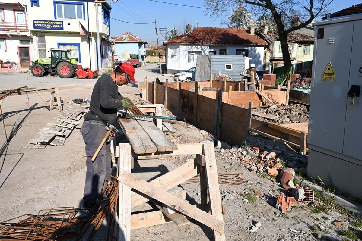 İnönü\'de inşaat ve çevre düzenleme çalışmaları