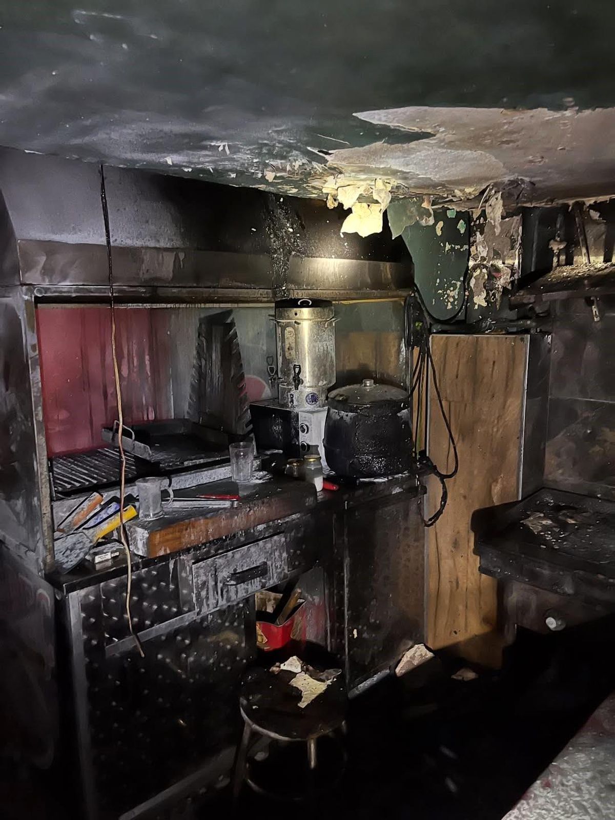 İş yerinin mutfağında çıkan yangın büyümeden kontrol altına alındı